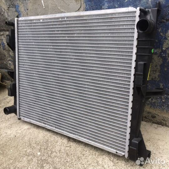 Продаю радиатор nissan note