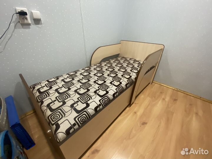 Продам детскую кровать 160*70