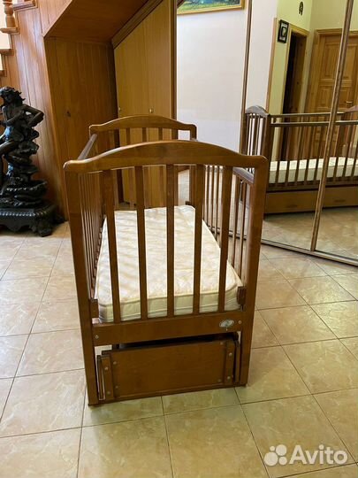 Детская кроватка