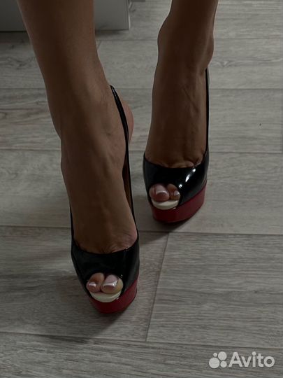 Туфли Christian Louboutin