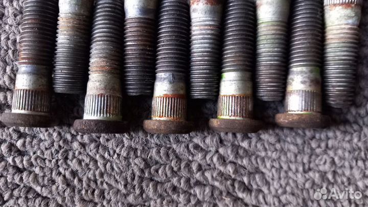 Escape Tribute Maverick ступичные шпильки колес