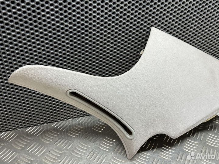 Обшивка стойки Mercedes-Benz W211