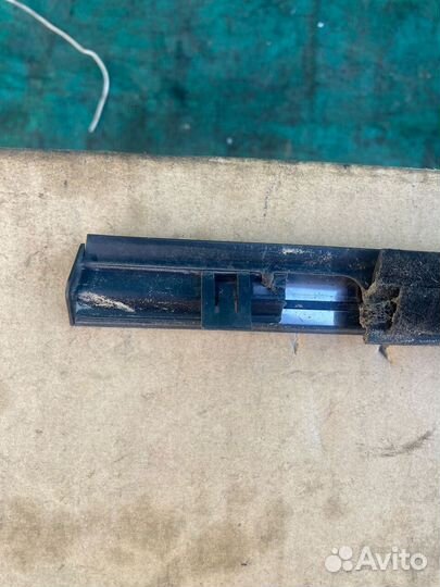 Бархотка задней правой двери Nissan Almera G15