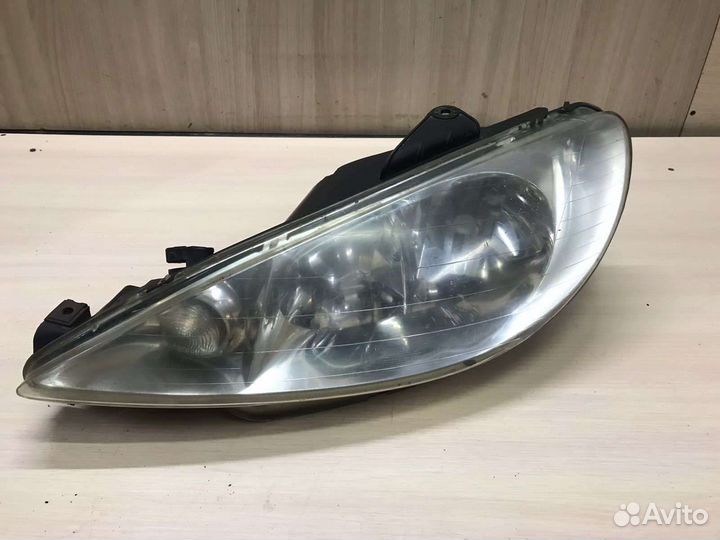 Фара левая Peugeot 206