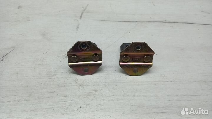 Петли сидений Mazda 323 BA