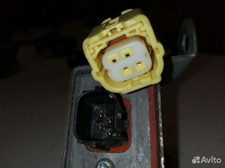 Датчик AIR BAG Toyota Avensis 1