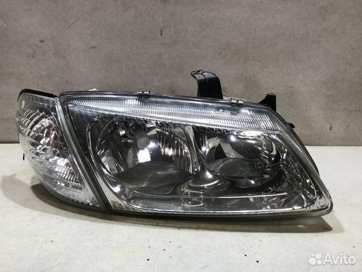 26010BN011 Фара правая Nissan Almera N16