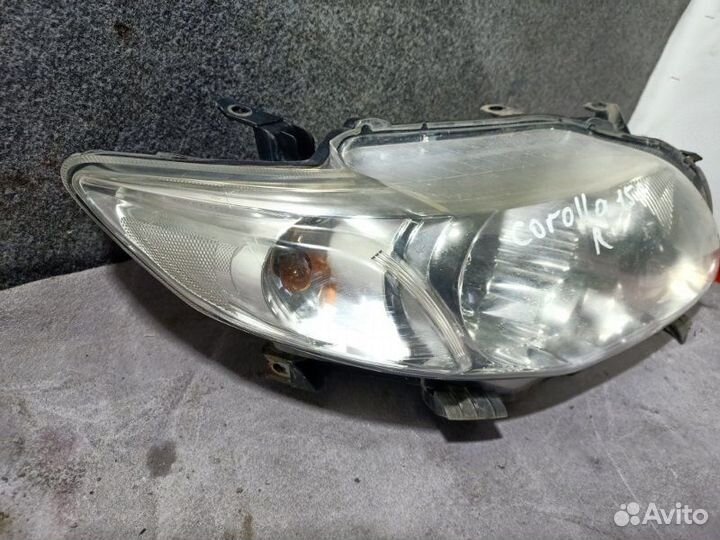 Фара передняя правая Toyota Corolla ZRE151