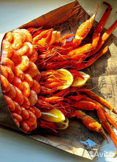 Букет из краба, раков, креветок