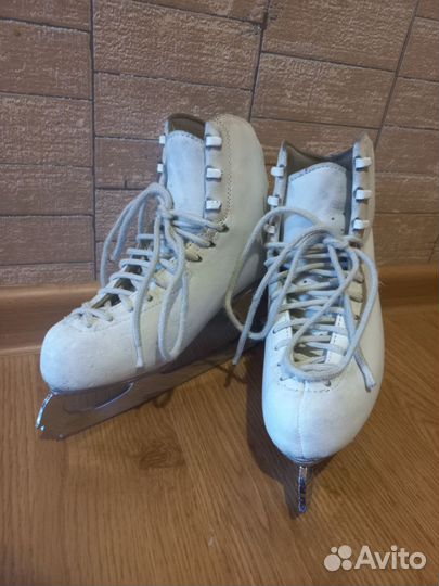 Профессиональные коньки для фигурного катания