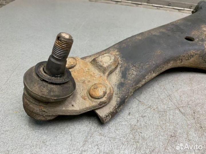 Рычаг передний левый Toyota Avensis T250 универсал