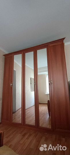 Кровать и шкаф