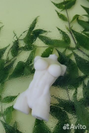 Натуральная свеча женское тело