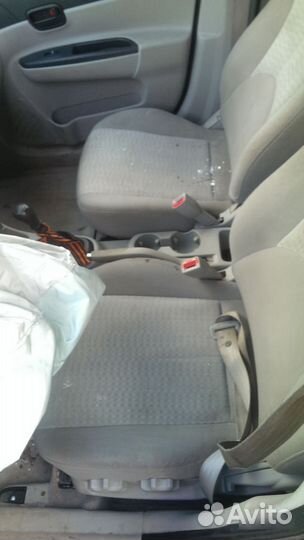 Передние сидения Hyundai Verna, 2008