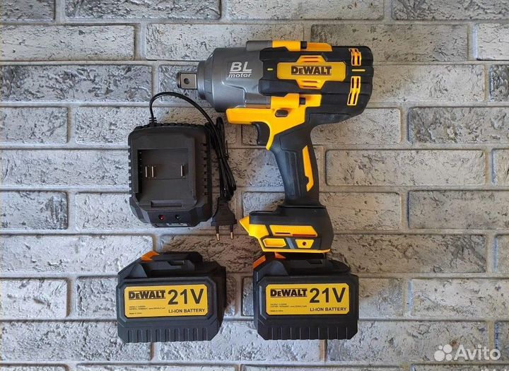 Аккумуляторные гайковерты Makita, Dewalt