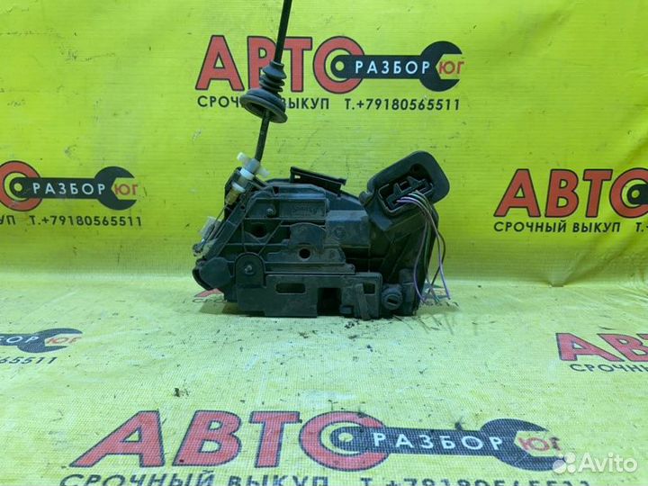 Замок двери задний правый Volkswagen Polo седан