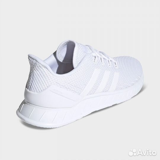 Белые кроссовки Adidas questar flow NXT