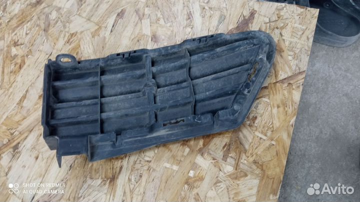 Решетка в бампер левая Toyota RAV 4