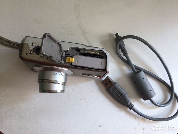 Компактный фотоаппарат