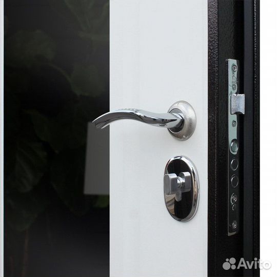 Входная дверь зеркалом