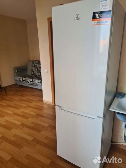 Холодильник indesit