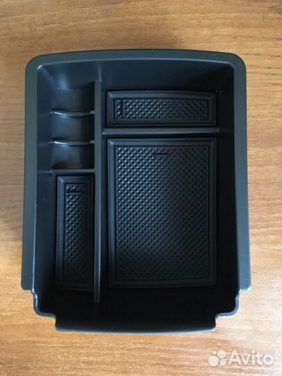 Консоль для хранения мелочей в Volkswagen Golf