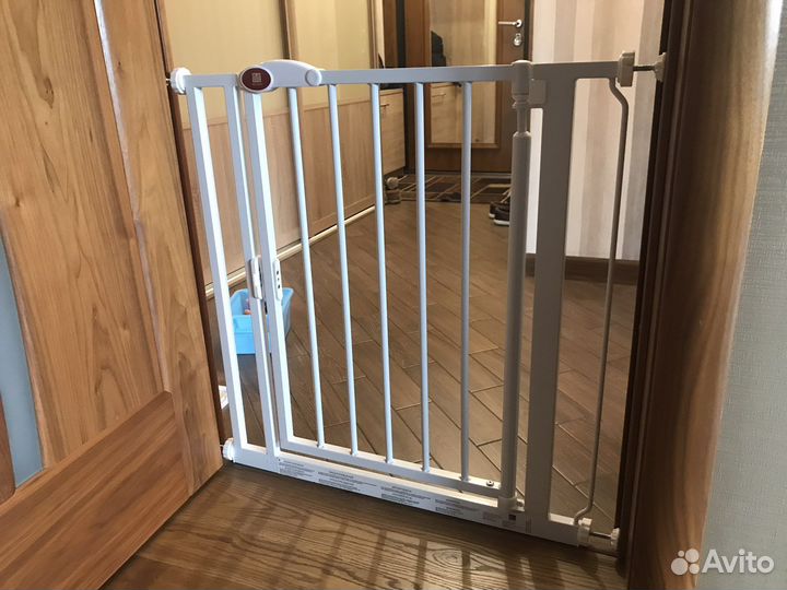 Детская калитка с автозакрытием Red Castle