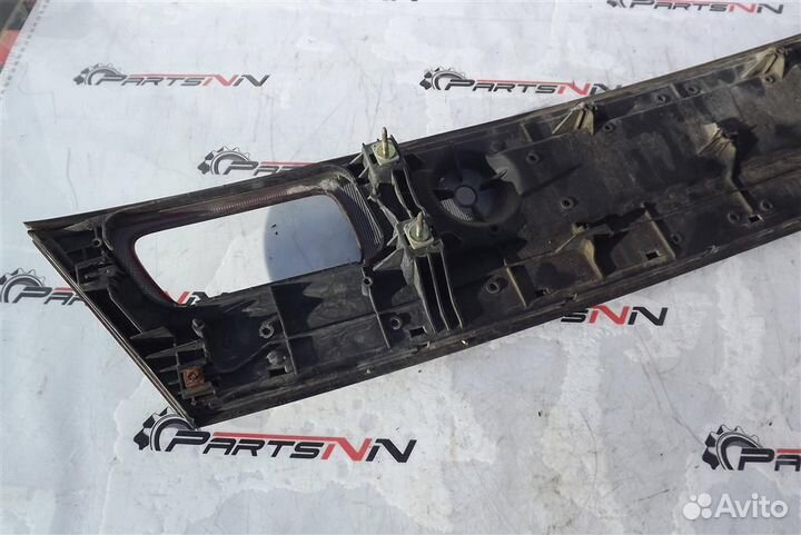 Накладка крышки багажника Мазда 323 ва