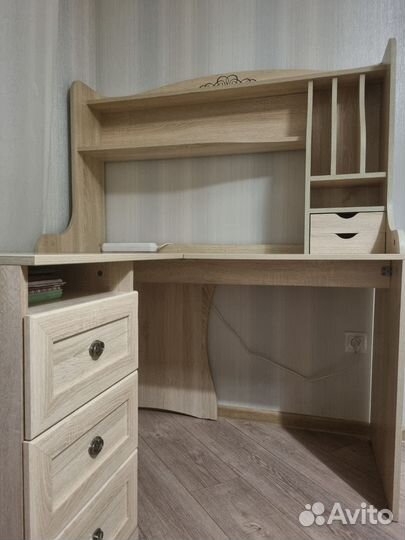 Компьютерный регулируемый стол + полка