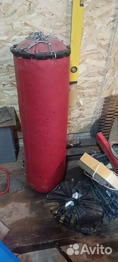 Боксерская груша и перчатки