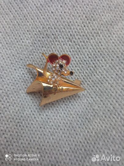 Брошь Значок Новый