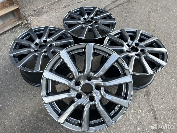 Комплект литых дисков R17 5x114.3 Dia 71.4