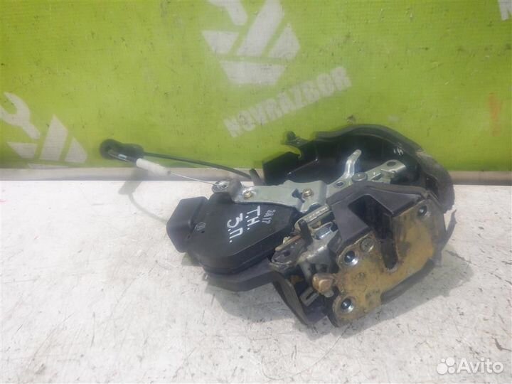 Замок двери задней правой Тойота Хайлендер