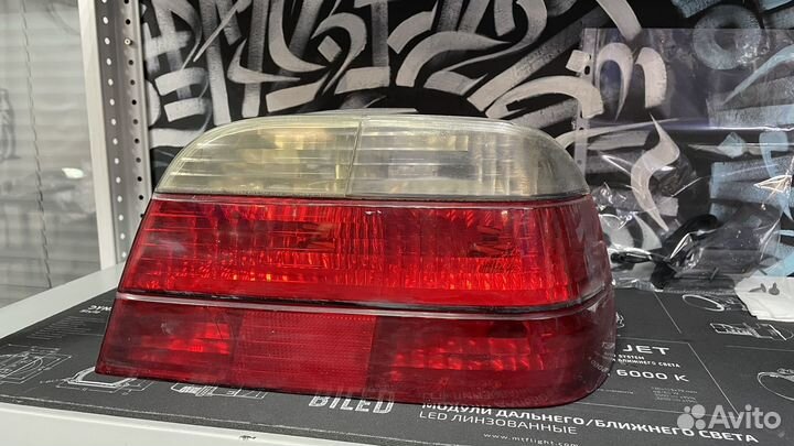 Фонарь правый BMW E38