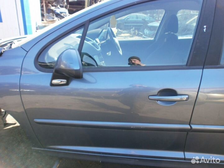 Двери peugeot 207 1.6 бензин 2008 год