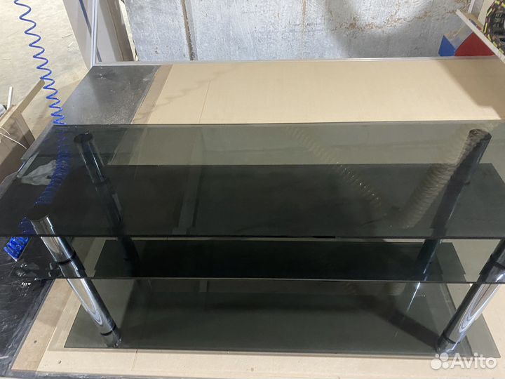 Стеклянный стол