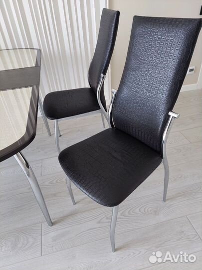 Кухонный стол и стулья бу