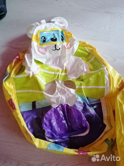 Надувной бассейн и круг заяц