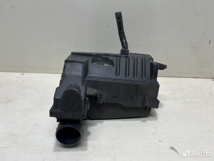 Корпус воздушного фильтра передний Volkswagen