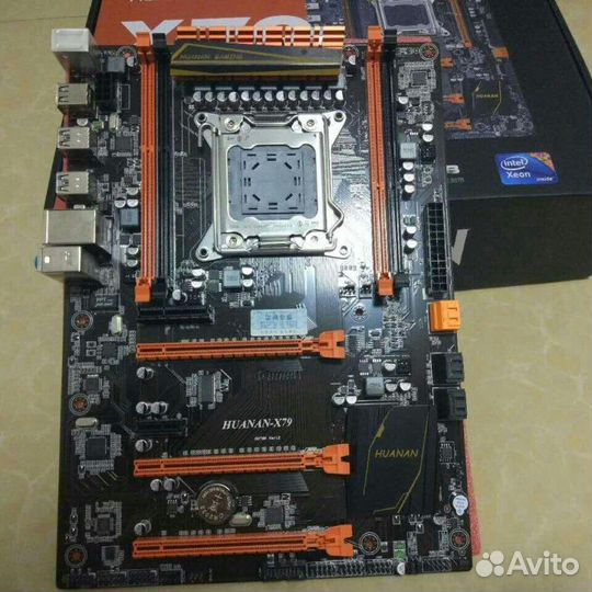 Материнская плата с процессором и памятью