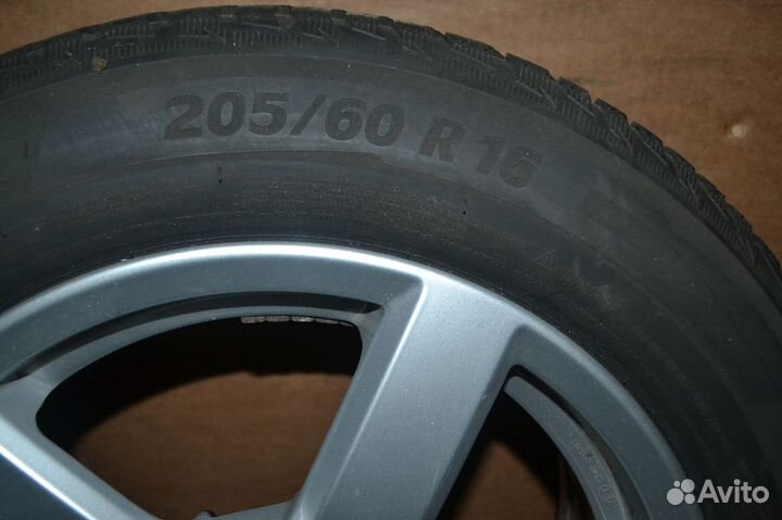Диски R16 с зимними шинами 205 60 16
