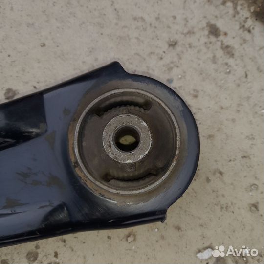 Правый передний рычаг Ниссан Кашкай J10