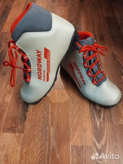 Лыжные ботинки