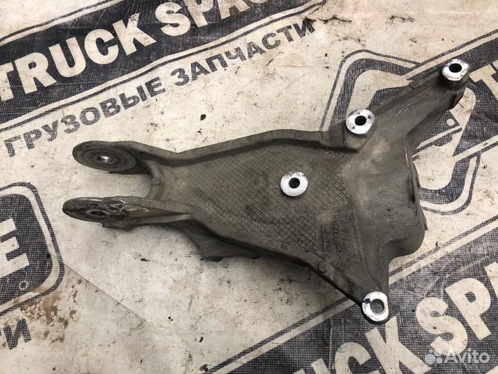 1912829 Кронштейн кабины передний правый Scania