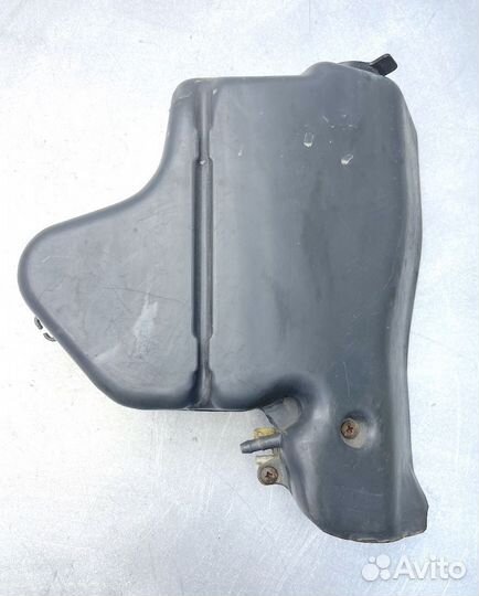 Мицубиси L300 Бачок омывателя