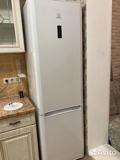Холодильник бу indesit