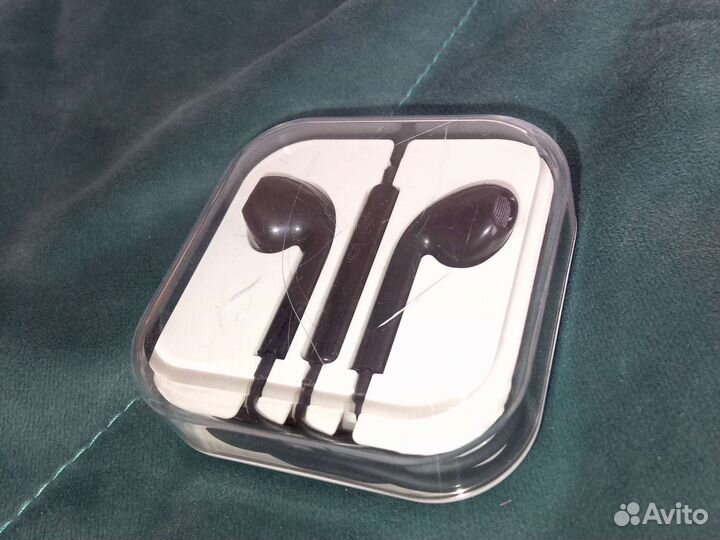 Наушники с проводом