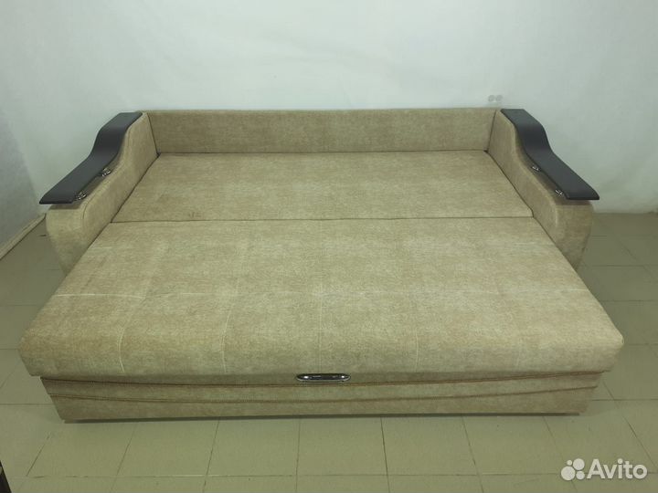 Диван на металлокаркасе