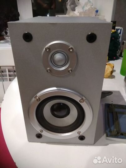 Одна колонка от музцентра