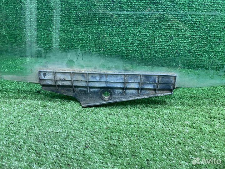 Стекло переднее правое Audi 80 B3